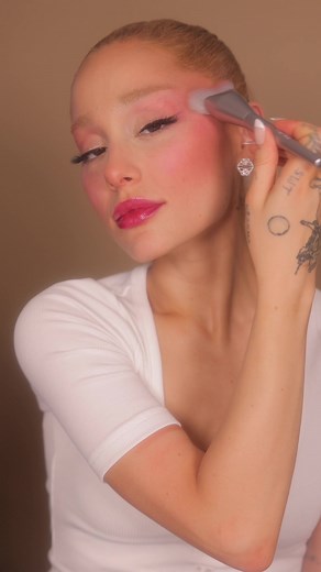 Hypernova Ombre Blush: Add Cosmic Burst of Color to Your Makeup Routine