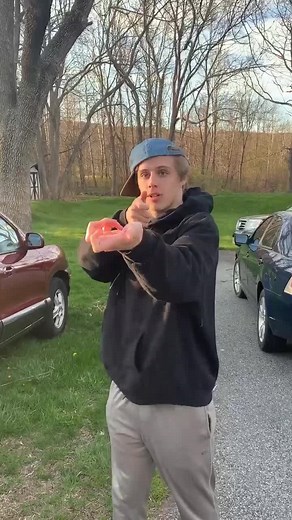 Handshakes during quarantine @asafyrov