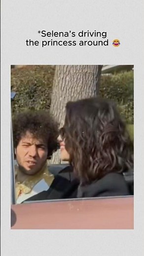 She’s driving the princess around 😂👑 #SelenaGomez #BennyBlanco #SelenaFamily