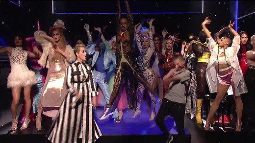 Backpack kid does floss dance on SNL