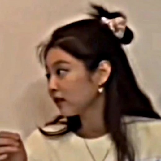 Jealousy Moments Between Jennie and Lisa | Compilation