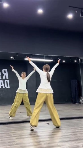 Unveiled: The Extended Mirror Version - Happy Little Horse's 2-Minute Charm