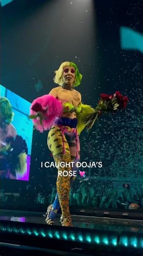 Lucky fan catches a rose from Doja Cat at concert 🌹 #dojacat #fans #concerts