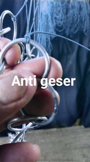 An easy way to tie a fishing net chain so that it is strong and does not shift easily. #shorts