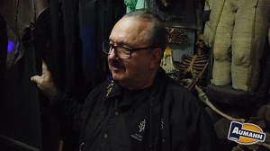 Andy Dallas takes us on a detailed walkthrough tour of his infamous "Haunted Room" that was a featured attraction at the famous Dallas & Co. Costumes & Magic location. Many patrons over the years have braved a trip through this room that features props and high-end animatronics that deliver a true sensory overload! Many props and items created by The Scarefactory, Inc., Little Spider Creations, Distortions Unlimited - Official, POISON PROPS and many more! Here's a great chance to add some of the