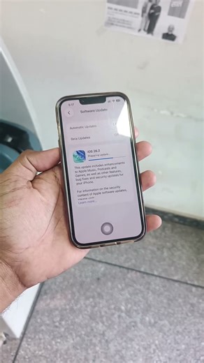 preparing update problem solution ios 26.2 iphone 14 #feedfeed #virlvideo #tranding #shortfeed 😲