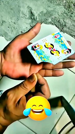 2.6K views · 51 reactions | Easy to Learn this magic trick, card Levitation Tutorial 來狼 #magic #magician #tutorial #magictricks @topfans | Power tv | Facebook