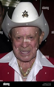 Jan. 4, 2011 - New York, New York, U.S. - K36813JKRON.CMT 2004 FLAME WORTHY VIDEO MUSIC AWARDS (PRESS ROOM) AT THE GAYLORD ENTERTAINMENT CENTER IN NASHVILLE, TN.4/21/2004.  /   2004(Credit Image: Â© John Krondes/Globe Photos/ZUMAPRESS.com Stock Photo - Alamy