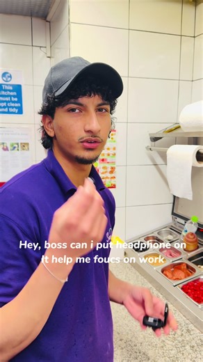 This is the tutorial 😂 #saminos #takeaway #fastfood #fyp #burger