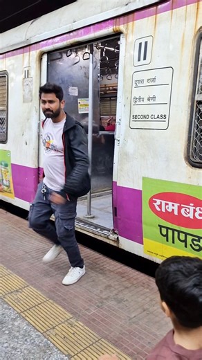 Yasin shaikh on Instagram: "Paakiza collection second floor al sadah shopping centre near bhindi bazar signal mumbai #ladiesfashion ##dresses #fashion #viral #reelinstagram"