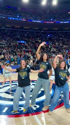 😂 UCLA teaches their famous dance to Clippers cheerleaders | Final 4 Women's College Basketball NBA