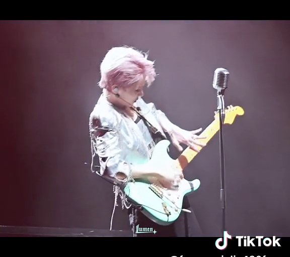 Pretty Cool @XIN LIU love her so much #cool #XinLiu #guitar #concert #LiuYuxin #刘雨昕 #xinxanadu