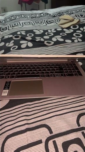 How to open a laptop