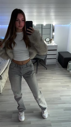 Tach Tach - Anela Ylo en Maxima