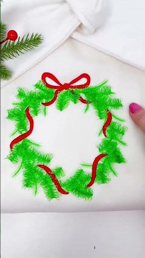 Fringed Christmas Wreath #christmasembroidery #christmaswreath
