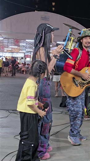 @sirikwanjanwong @Sompong Uma @rada_mom #กีต้าร์สิริขวัญ #guitarsirikwan #ปองปั้นน้อง #เลียบด่วนแดนเนรมิตร