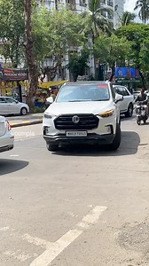140K views · 555 reactions | SRK’s Rolls Royce arrives at Mehboob Studios in Bandra! | Voompla | Facebook