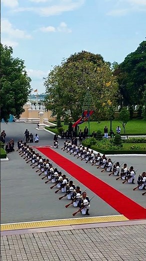 柬埔寨🇰🇭首都金边皇宫里面迎接国王西哈莫尼进出的壮观场面！#西哈莫尼国王#Norodomsihamoni #cambodiaking #kingofkhmer