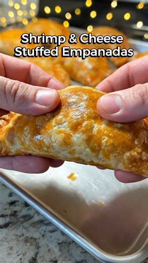 Shrimp & Cheese Stuffed Empanadas Golden, flaky on the outside… creamy, cheesy shrimp on the inside. One bite and you’ll hear that perfect crunch before the melty filling takes over 😍 🛒 Ingredients For the Filling: 1 lb (450g) shrimp, peeled, deveined & finely chopped 1 tbsp olive oil 2 cloves garlic, minced ¼ cup finely diced onion ½ tsp paprika ½ tsp Cajun seasoning (optional for a kick) Salt & black pepper to taste 1 cup shredded mozzarella (or Monterey Jack) ½ cup cream cheese, softened 1 