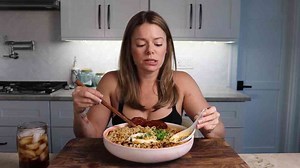 How to upgrade instant ramen the Blondie way