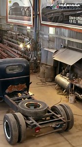 Este Chevrolet 1946 necesita una restauración completa: desde la carrocería hasta la reparación del óxido en el chasis. El reto es encontrar las piezas perfectas para reconstruir sus componentes clave. 🛠️🚗 #Mexicánicos | Mexicánicos