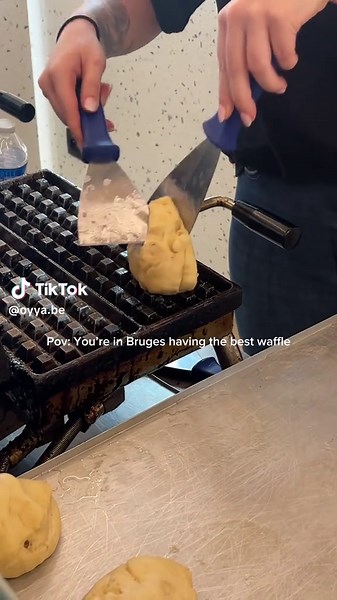 Waffles in Bruges! #oyya #waffles #horeca #icecreamday