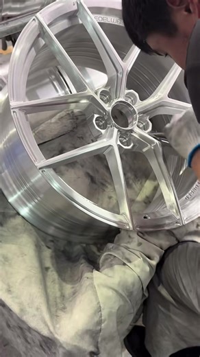 Hand Polishing and Buffing Custom Wheels Guide