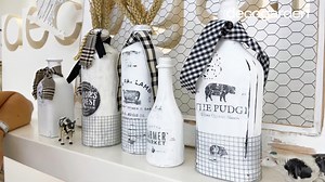 9.6K views · 417 reactions | ¡Las botellas de cristal son geniales para decorar nuestro hogar! Botellas de agua, de vino, de leche… Todas son estupendas para echarle imaginación y pintarlas y adornarlas de formas bonitas para decorar las estanterías de nuestra casa. En esta ocasión vamos a darle un toque campestre a unas bonitas botellas de cristal, ¡no te lo pierdas y ponte manos a la obra! | Decogarden | Facebook