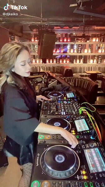 クラブで聴きたいワールドヒッツ4曲メガミックス