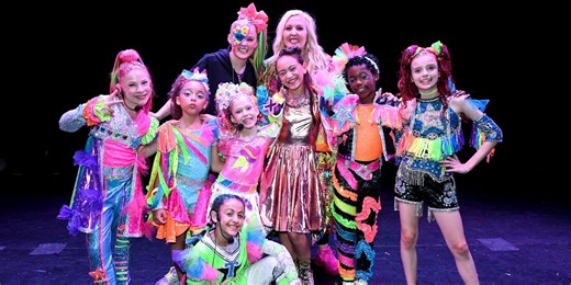 Jessalyn and JoJo Siwa's XOMG POP! Girl Group Performs on "America's Got Talent"