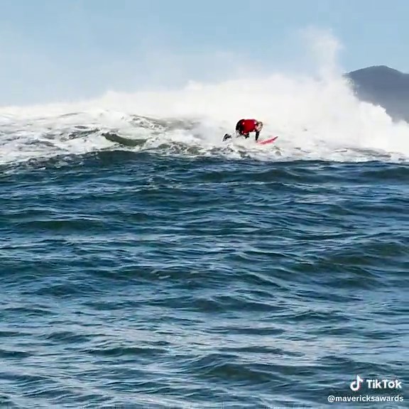 Santa Cruz Surfer Jack Akrop Shines at Mavericks Opening