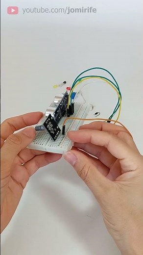 A breadboard é uma ferramenta essencial para prototipagem e testes de circuitos eletrônicos