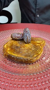 🍯 Rabanadas Bio – uma receita Tupperware & Origens Bio Para as rabanadas: ▪️250 ml de Bebida de Aveia Sem Glúten Joya ▪️60 g de Açúcar de Coco Origens Bio ▪️2 cascas de limão ▪️Canela q.b. ▪️4 gemas ▪️Fatias de pão de forma Para decorar: ▪️Mel de Flores Origens Bio ▪️Tâmaras Medjool Origens Bio ▪️Canela q.b. . Preparação: 1 – No Bule Microcook, juntar a Bebida de Aveia Sem Glúten Joya, o Açúcar de Coco Origens Bio, as cascas de limão e canela a gosto. Mexer bem com o batedor de Varas. 2 - Tapar