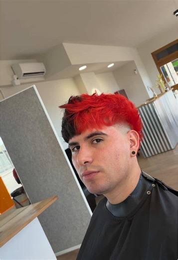 •El Mid Spicy🎲🌶️🏎️• El pasado domingo me puse a realizar un poquito de color creativo, dime a ver qué te parece este trabajazo, te lo harías? Pronto les guarde un pequeño tutorial de un color trending🔜 #fyp #barber #education #color #mohawk