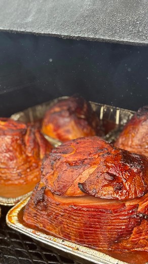 We’re open until 7PM tonight—come get your BBQ fix! We’ll be CLOSED tomorrow (Sunday) and Monday to spend time with family. Wishing everyone a safe, joyful, and delicious Easter weekend! #mainebbq #maineeats #bestbbqinmaine #brisketlovers #bangoreats | Smokey’s BBQ