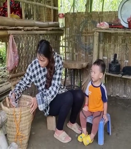 Single Mom Finds a Safe Forest Home for Her Baby