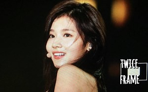 子瑜：有没有被告白过？sana：有啊，情人节的时候给喜欢的男生送了巧克力，一直被告白就是我的苦恼