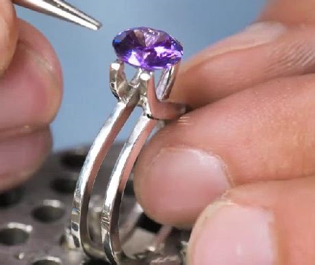 2.5M views · 5.6K reactions | Affordable Elegance! Stunning Engagement Rings for Every Budget! | 5-Minute Crafts | Facebook
