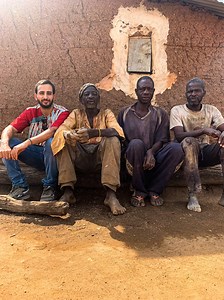 Parmi mes découvertes au Nord-Est de la Côte-d'Ivoire, il y a les soukalas, les maisons traditionnelles du peuple lobi construites à base de bouse de vache qui sont sur le point de disparaître. www.naderfakhry.com | Nader Fakhry
