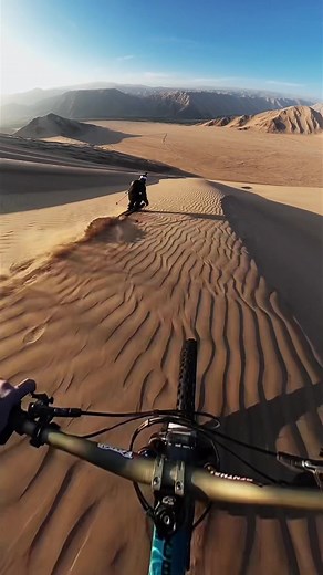 Does this count as spring skiing? Victor Broquedis chased #GoProAthlete @Kilian Bron down the world’s tallest sand dune in Peru #gopro #gopromax #ski #mtb #bike #skiing #skitok #mountainbike