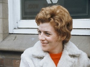 Scandalous! 😳 Would you want to live on a street named after Lady Chatterley's Lover? For the people of Eastwood in 1974, honouring the birthplace of D. H. Lawrence was a divisive issue. Courtesy of Media Archive for Central England (MACE). #BritainOnFilm | BFI