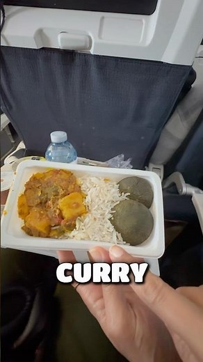 WHAT WE ATE IN AIR CANADA ECONOMY - 15 HOUR FLIGHT FROM SYDNEY TO VANCOUVER #halal ​⁠​⁠‪@aircanada‬