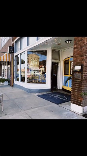 901 is Memphis—but it feels like more than just an area code. It represents home, family, memories, and Memphis pride. It’s also tied closely to our creative work and the Memphis spirit we bring into Feelin Memphis. 901 is a piece of our identity and the place we are proud to represent. 💙 #southmainartsdistrict #feelinmemphis #choose901memphis #shoplocal #ilovememphis