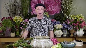 Watch as Floral Designer and British Flower Ambassador Jonathan Moseley shows you how to make a succulent and flower arrangement. The succulents will last for years, so simply replace the fresh flowers when needed for a different colour scheme or seasonal display 🌸 For more information on how to care for succulents visit: https://www.rhs.org.uk/advice/profile?pid=849 (Video filmed at Judith Blacklock Flower School) | RHS - Royal Horticultural Society