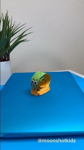 DIY “Wandering Snail” paper robot. Easy robotics project for beginners.