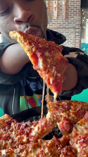 Man with No Arms Eating Pizza Challenge on YouTube!