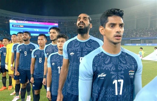#IndianFootball men's team lost to Saudi Arabia and exited the #AsianGames, rounding off a forgettable chapter in the sport's history. While the score might be respectable, the context surrounding the teams told a whole other story. Aashin Prasad reports ➡️ https://bit.ly/3thAk9i | Sportstar
