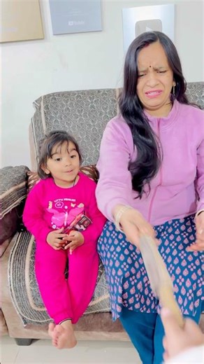 Santa ne dia mummy ko gift 😂