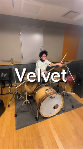 velvet on Instagram: "Velvetです！！！ 今回は新曲 「踏み出して 」を投稿しました！！！ 人生色々なことがありますが1歩踏み出す勇気を持ってほしいという意味を込めてこの曲を作りました！！ 良い曲だと思ったらいいね再投稿 よろしくお願いします！ 歌詞 悲しみの先に希望があるから その君へ向かって踏み出すよ かっこ悪い自分も数え切れない後悔も 全部受け止めて 踏み出して、今 作詞・作曲 @_seika3 編曲 @rento_piano_ camera @pinky_monkey.music #バンド#フォーピース#高校生 #オリジナル曲#Velvet#ブッキング募集 #fyp#08#07"