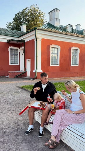 Pitsa teeb kõhud täis ja südamed rõõmsaks. 💛 | Pizzakiosk